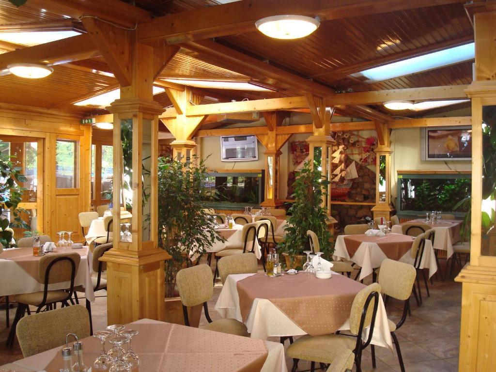 阿米酒店 Băile Felix 外观 照片