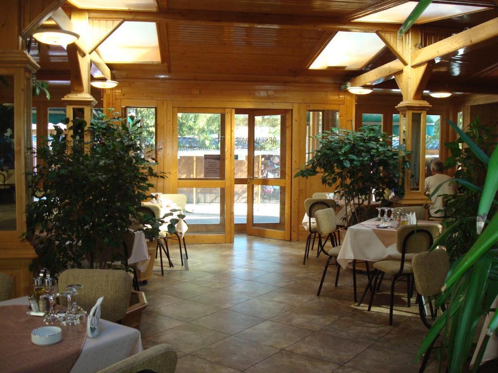 阿米酒店 Băile Felix 外观 照片