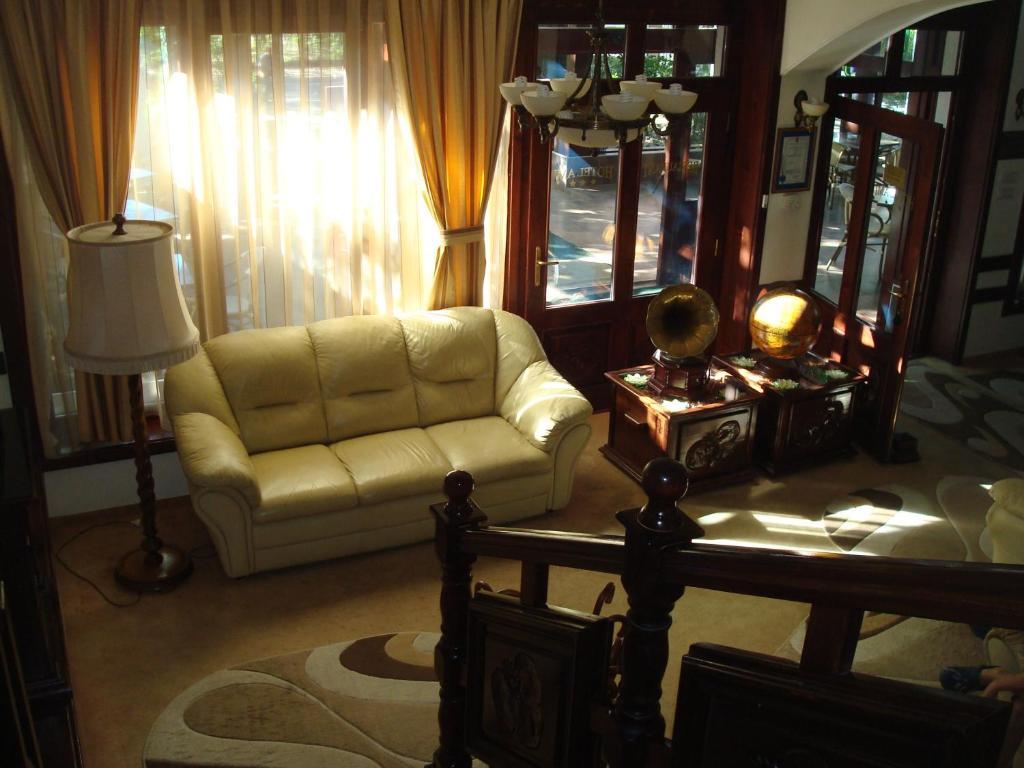 阿米酒店 Băile Felix 外观 照片